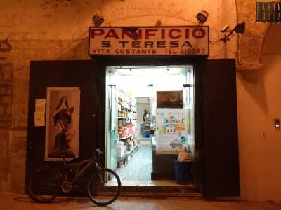 ...situato dal 1948 su strada Santa Teresa dei Maschi, a pochi passi dalla chiesa omonima
